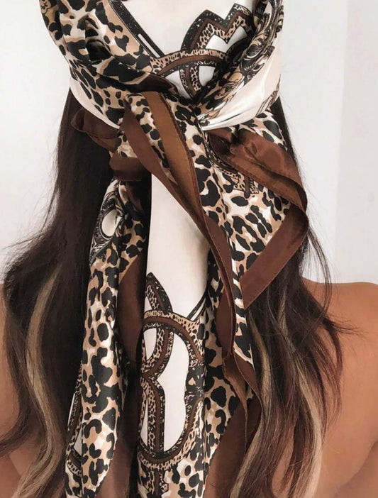 Leopard Print Chain & Floral Pattern