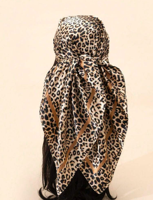 Leopard Print Chain & Floral Pattern